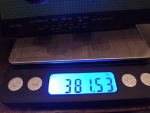 Nigecue Radio01-d Kurbelradio, Gewicht auf der Waage
