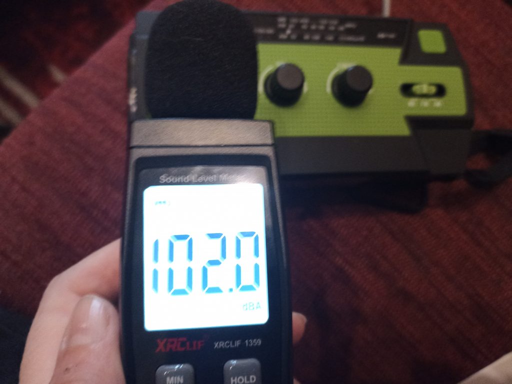 Nigecue Radio01-d Kurbelradio, Lautstärke Alarm in Dezibel