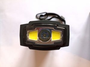 Nigecue Radio01-d Kurbelradio, Seitensicht mit Lampe