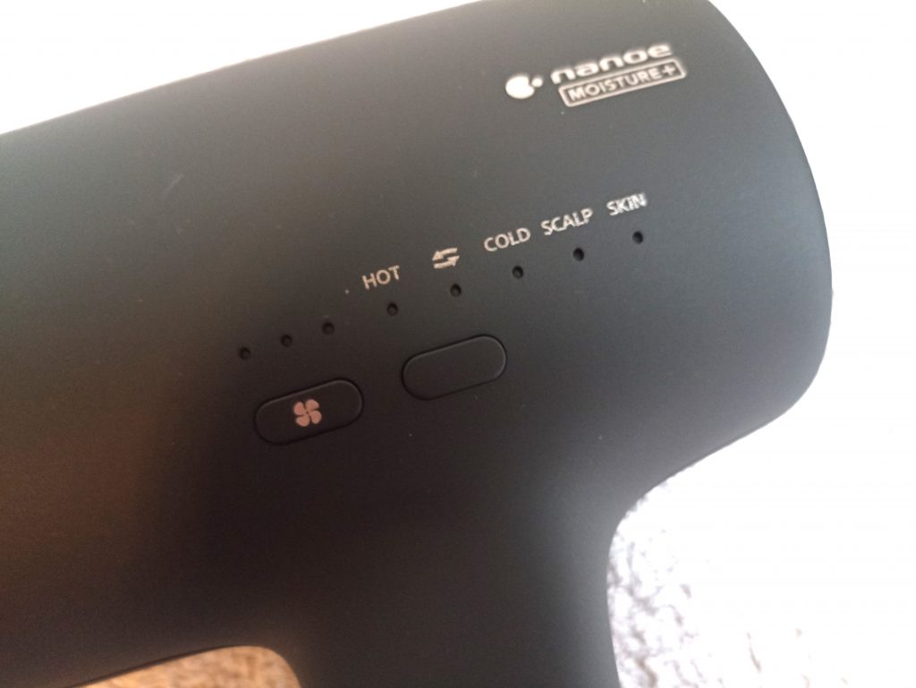 Panasonic EH-NAOJ Haartrockner, Schalter und Anzeigen am Gehäuse