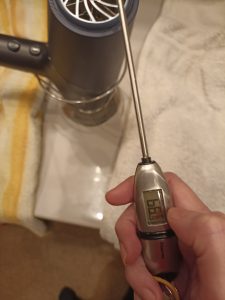 Philips BHD51000 Haartrockner, Messen der heißesten Temperatur am Gebläse