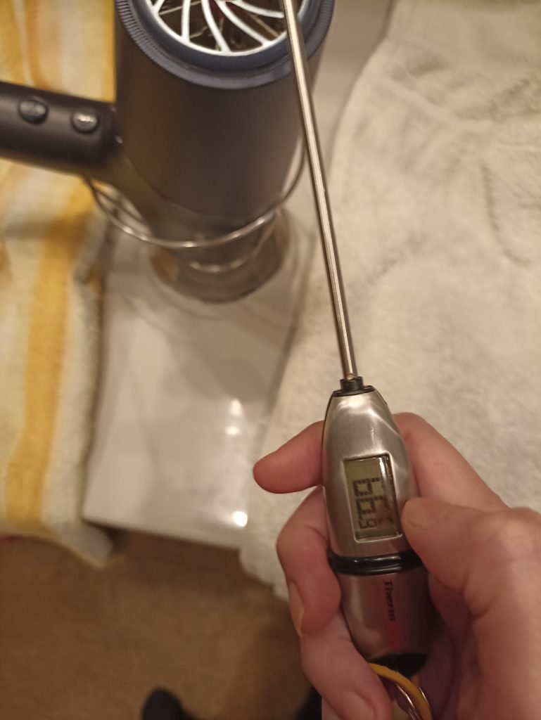 Philips BHD51000 Haartrockner, Messen der heißesten Temperatur am Gebläse