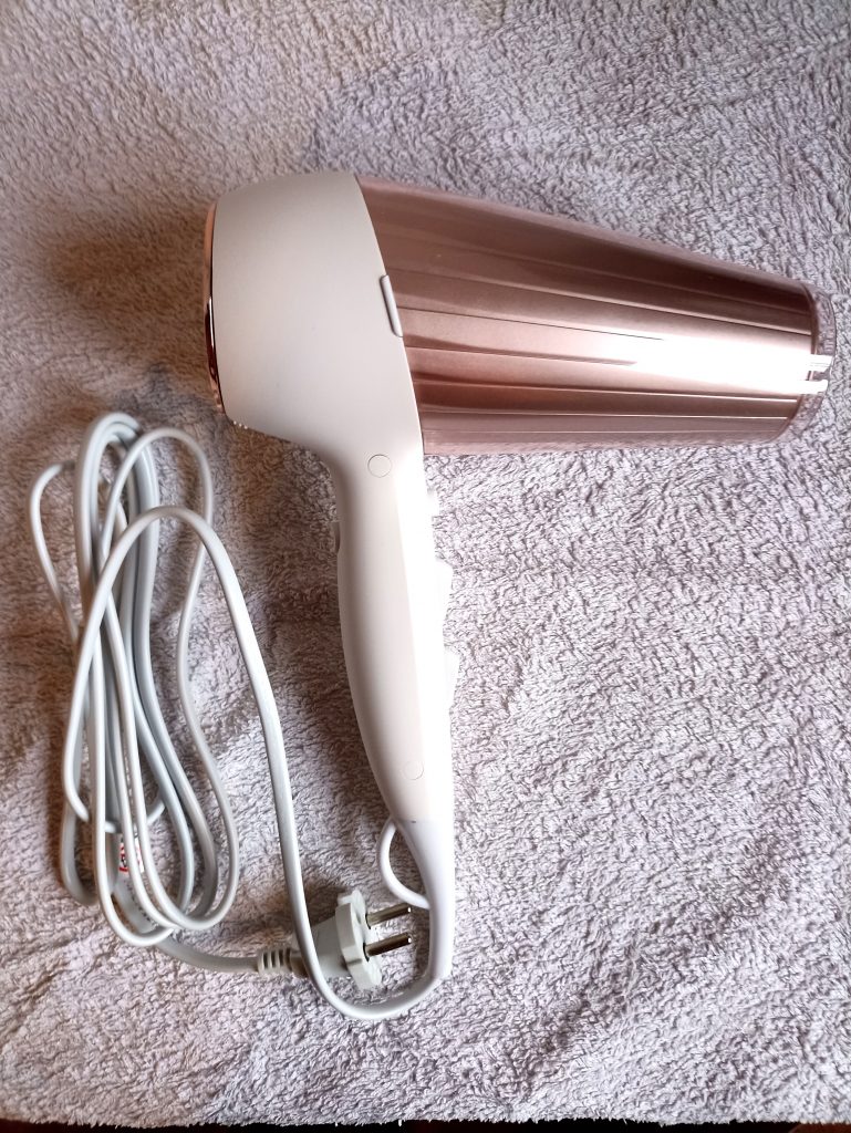 Philips DryCare Prestige HP8280 00 Haartrockner, Seitenansicht 2