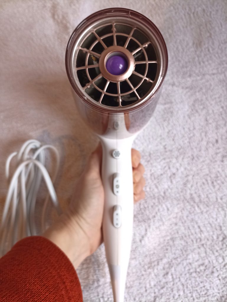 Philips DryCare Prestige HP8280 00 Haartrockner, Vorderansicht mit Gebläse