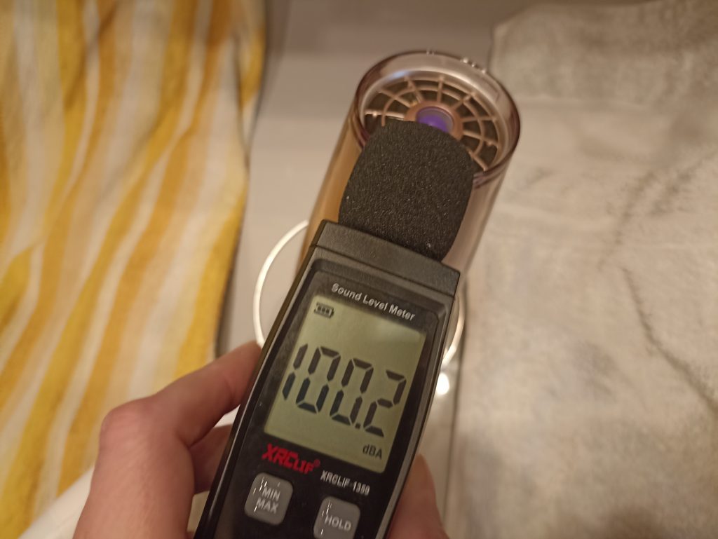 Philips DryCare Prestige HP828000 Haartrockner, Messen der Lautstärke in Dezibel