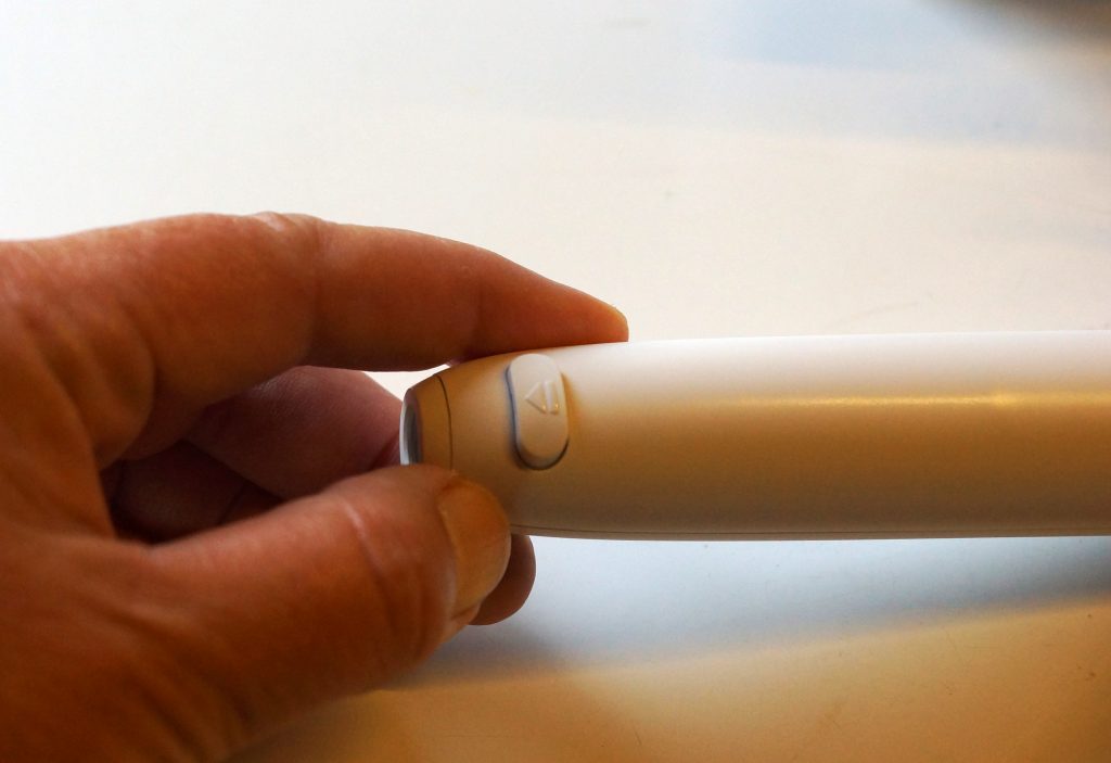 Philips Sonicare Munddusche Auswerftaste