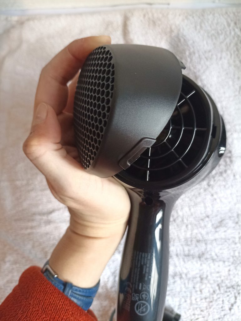 Remington D3198 Haartrockner, Luftfilter abgenommen