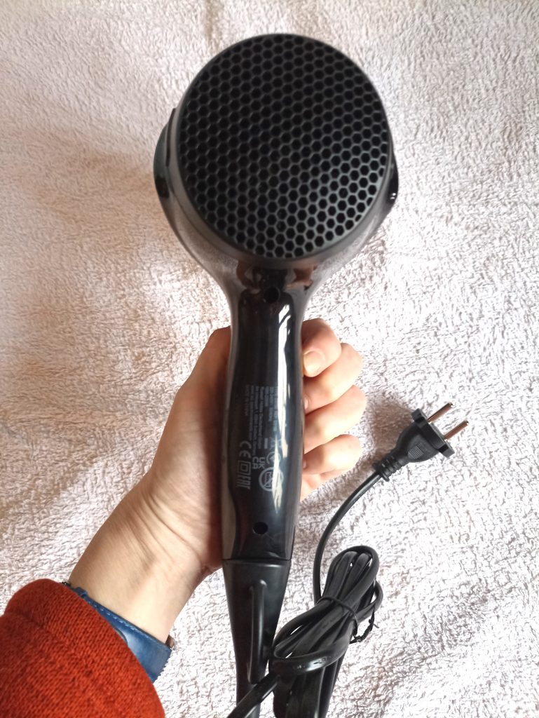 Remington D3198 Haartrockner, Rückansicht mit Luftfilter
