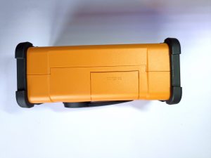 Sangean MMR88 DAB Kurbelradio, Ansicht von unten mit Batteriefach