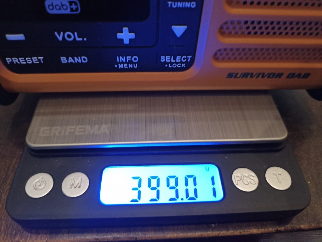 Sangean MMR88 DAB Kurbelradio, Gewicht auf der Waage