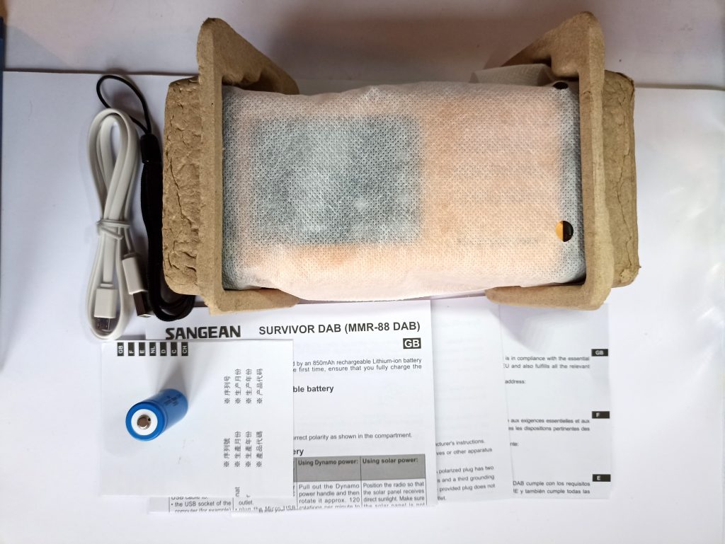 Sangean MMR88 DAB Kurbelradio, Lieferumfang mit Innenverpackung