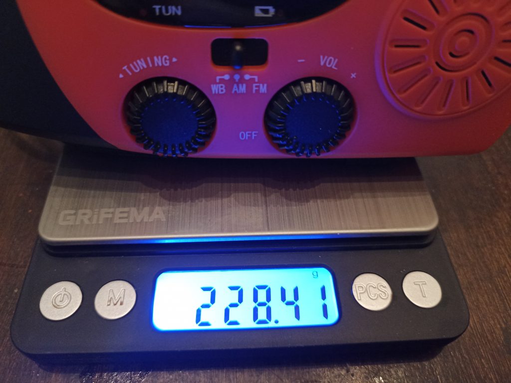 Solarbaby 0810 Kurbelradio, Gewicht auf der Waage
