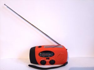 Solarbaby 0810 Kurbelradio, Vorderansicht mit ausgefahrener Antenne