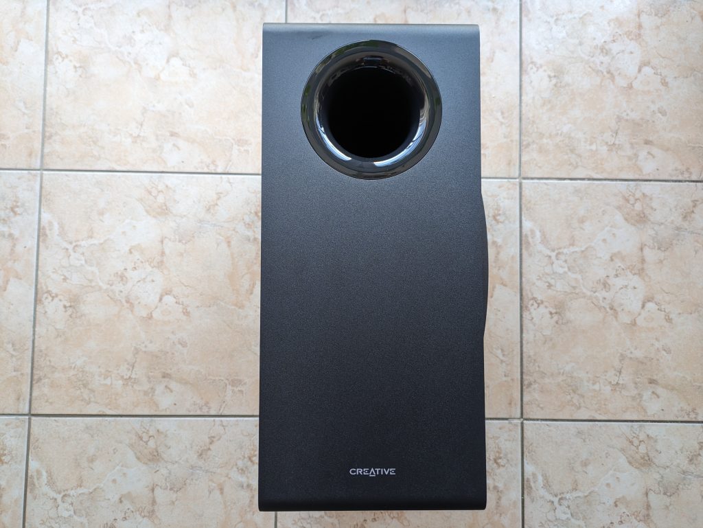 Subwoofer der Creative SXFI CARRIER Soundbar in der Frontansicht