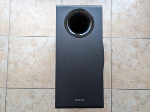 Subwoofer der Creative SXFI CARRIER Soundbar in der Frontansicht