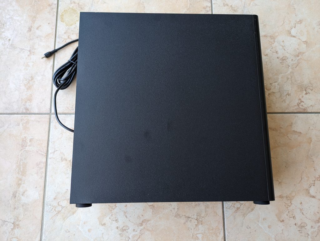 Subwoofer der Creative Soundblaster Katana V2 Soundbar von der Seite