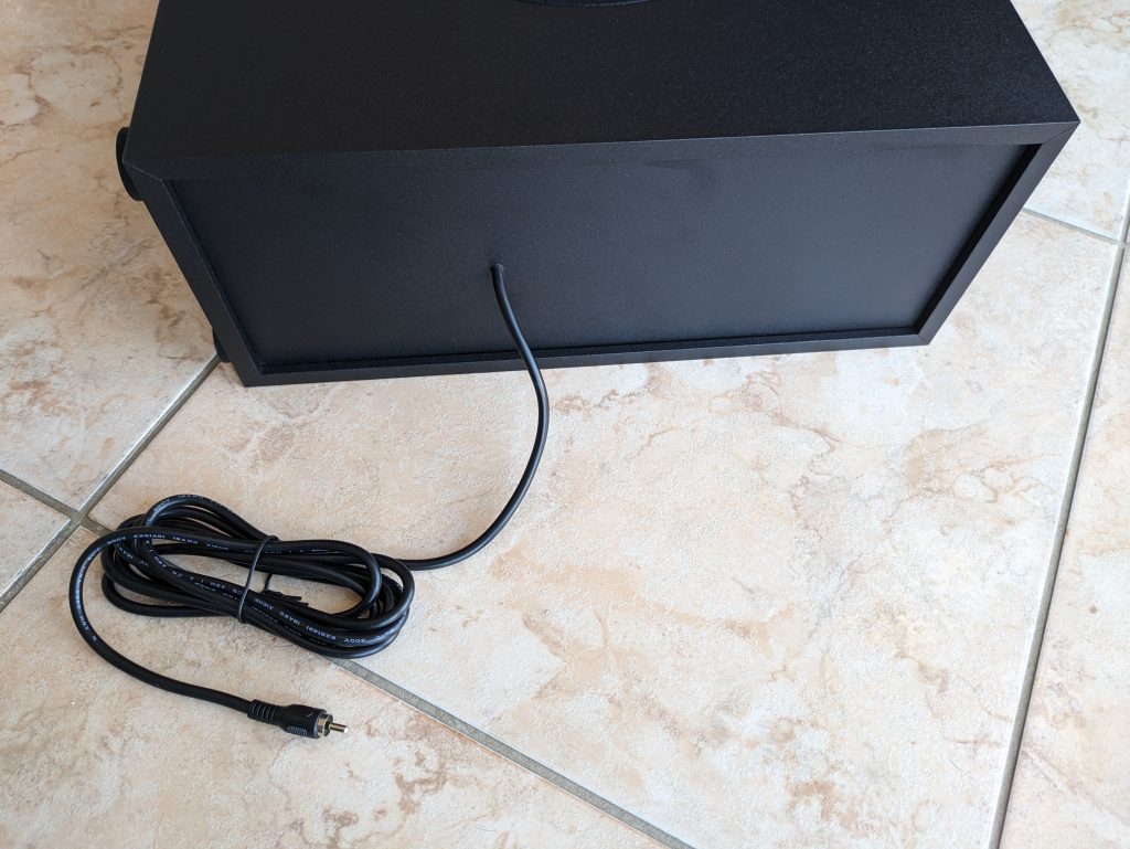 Subwoofer der Creative Soundblaster Katana V2 Soundbar von hinten