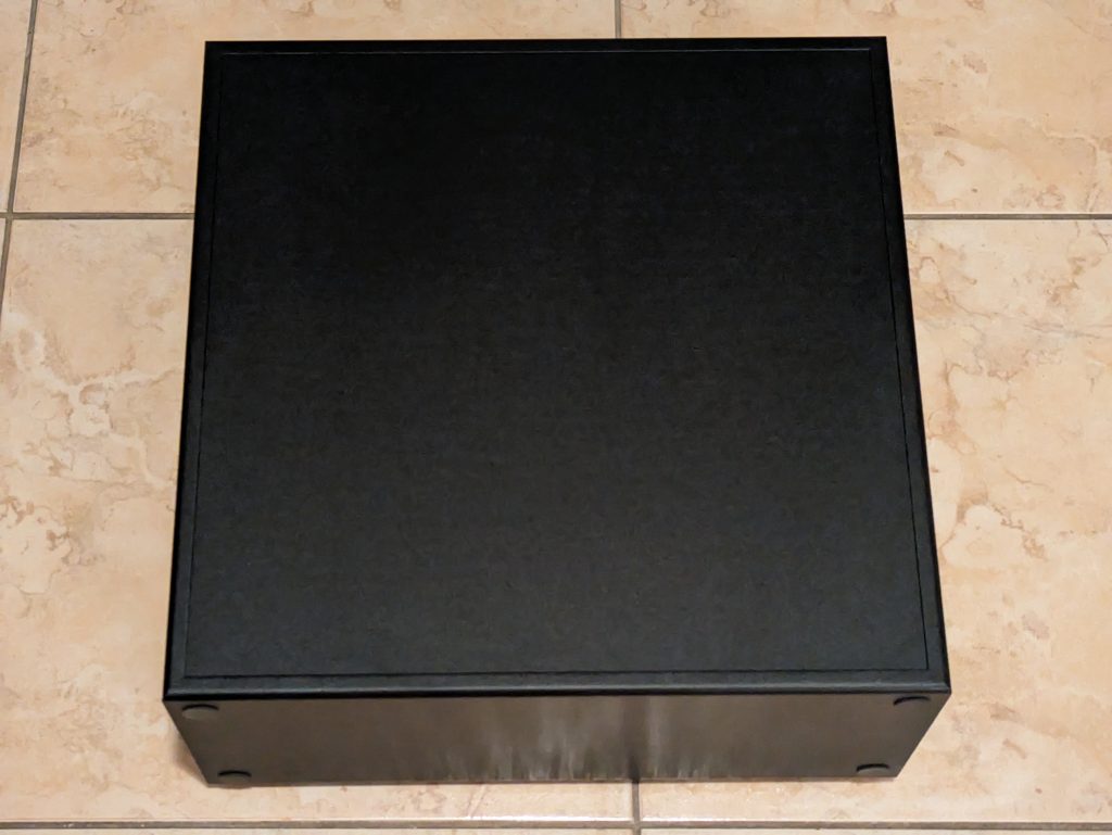 Subwoofer der Yamaha True X Bar 50A Soundbar von der linken Seite