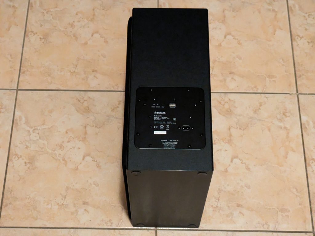 Subwoofer der Yamaha True X Bar 50A Soundbar von hinten