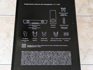 Verpackung der Creative Soundblaster Katana V2 Soundbar von rechts in der Nahansicht