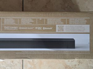 Verpackung der Samsung HW T400 Soundbar von oben in der Nahansicht