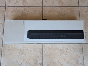 Verpackung der Sonos Beam (Gen 2) Soundbar von vorne