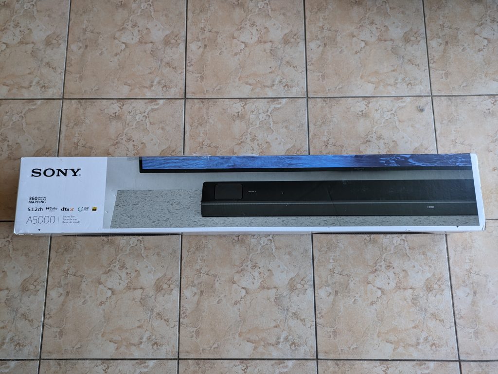Verpackung der Sony HT A5000 Soundbar von vorne