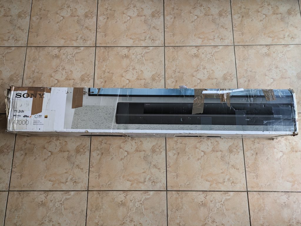 Verpackung der Sony HT A7000 Soundbar von vorne