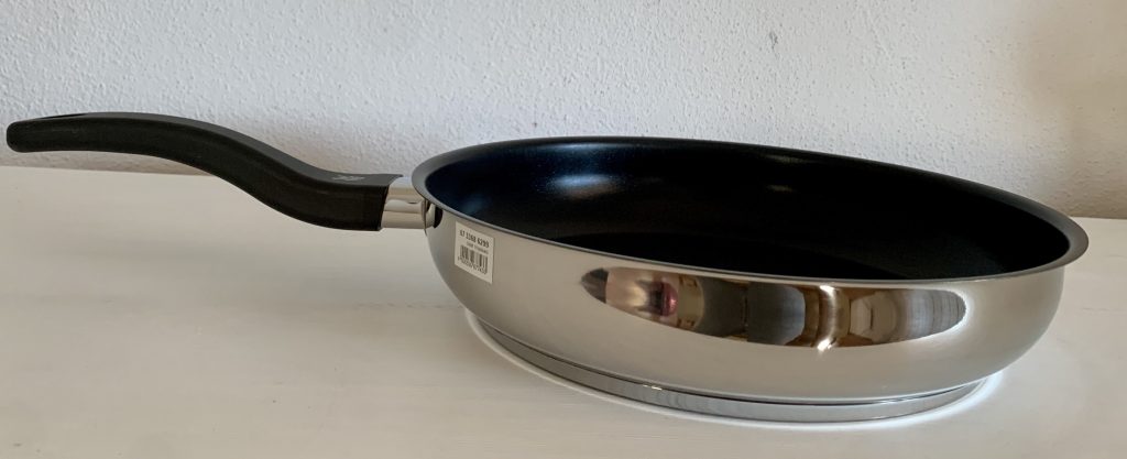 WMF Devil Pfannenset 28-Zentimeter-Pfanne von der Seite