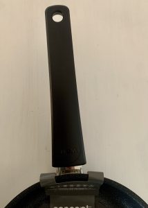 Woll Concept Pfanne Nahaufnahme Griff mit Aufhängöse