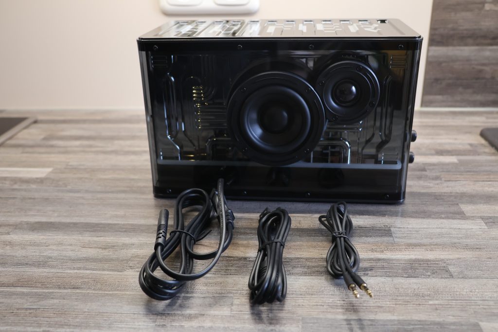 Edifier QD35 Bluetooth-Lautsprecher ausgepackt mit Zubehör