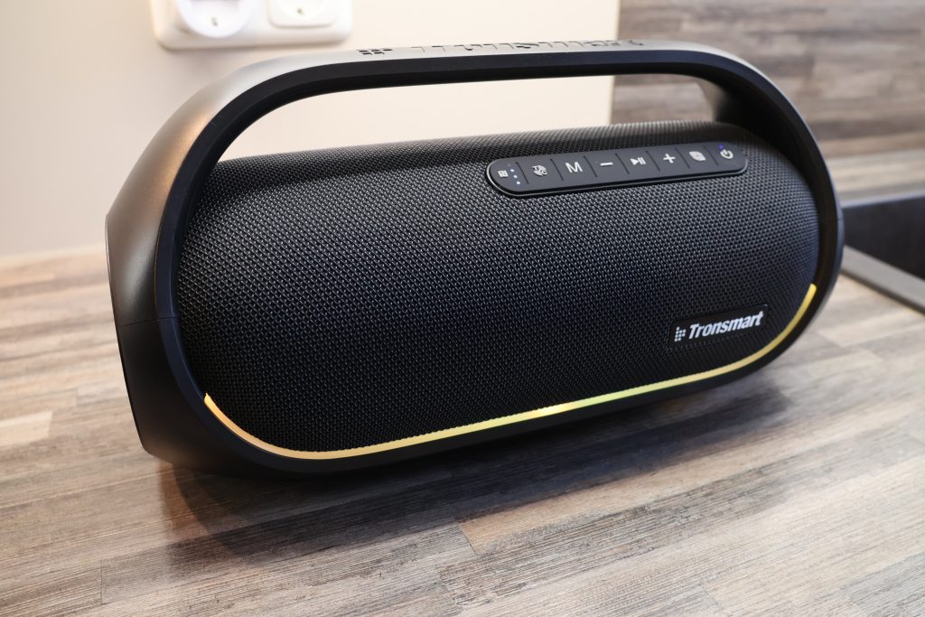 Tronsmart Bang Bluetooth-Lautsprecher Frontansicht beleuchtet
