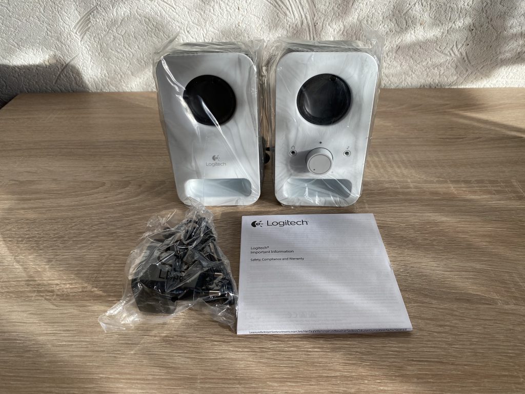 Logitech Z150 PC-Lautsprecher ausgepackt 1