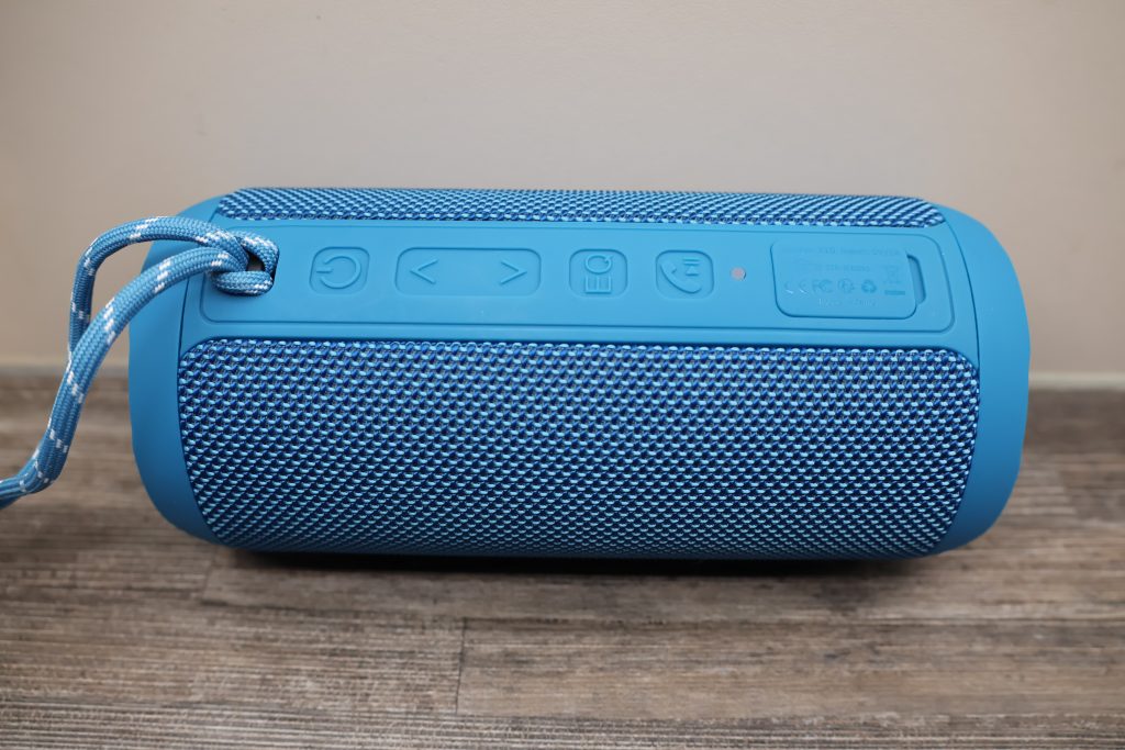 Ortizan X10 Bluetooth-Lautsprecher ausgepackt Knöpfe