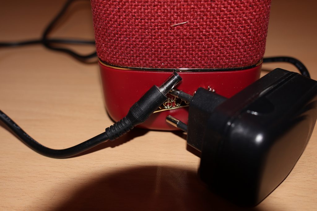 Roberts Beacon 335 Bluetooth-Lautsprecher Anschlusskabel