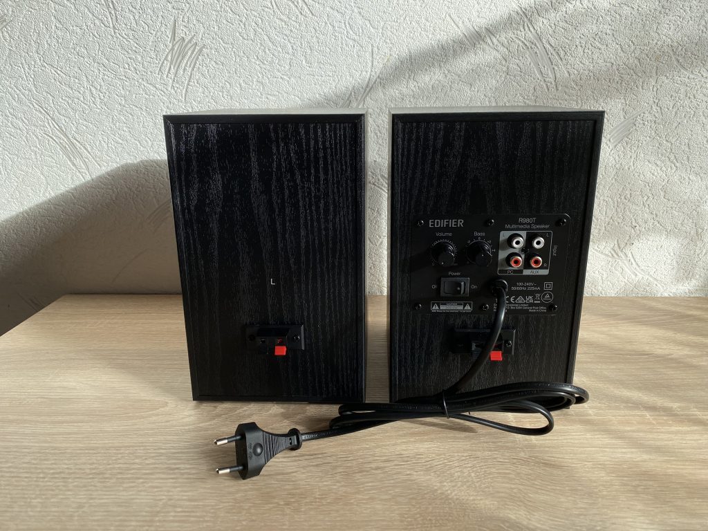 Edifier R980T PC-Lautsprecher Detail Rückseite