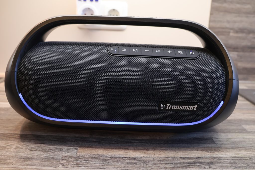 Tronsmart Bang Bluetooth-Lautsprecher Frontansicht beleuchtet