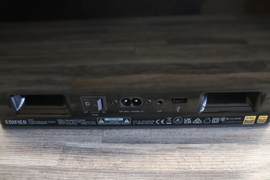 Edifier QD35 Bluetooth-Lautsprecher hintere Anschlüsse
