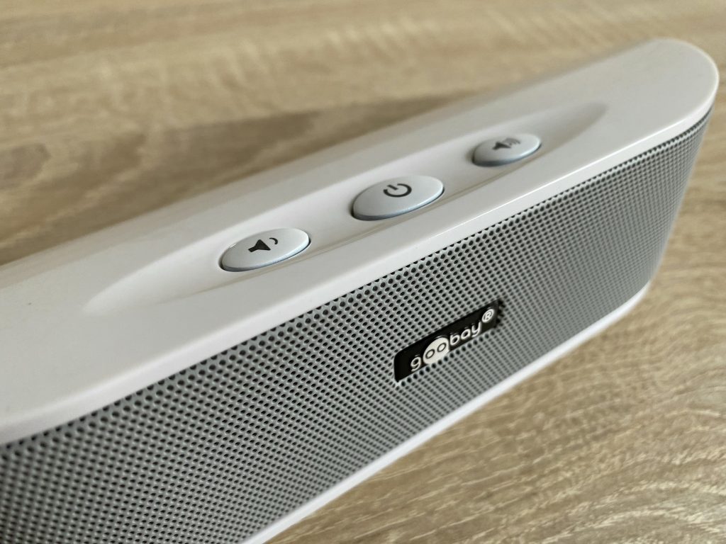 Goobay 95122 GB PC-Lautsprecher Detail Tasten und Gitter