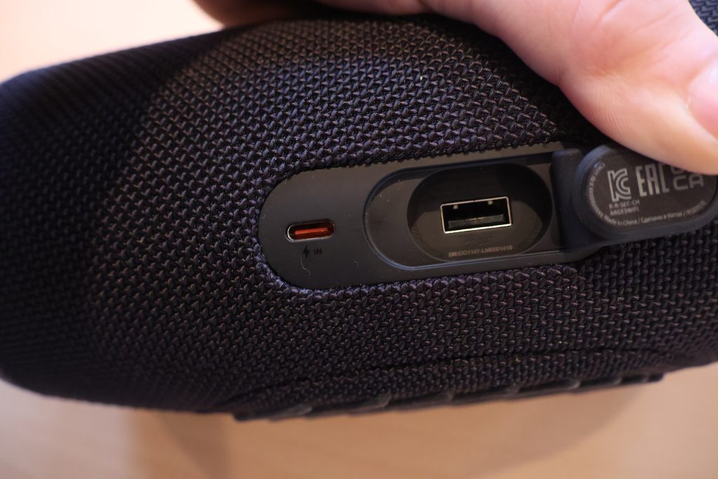 JBL Charge 5 Wifi Bluetooth-Lautsprecher Karton Anschlüsse