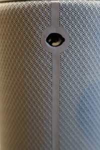 Libratone Zipp 2 Bluetooth-Lautsprecher Loch für den Gurt