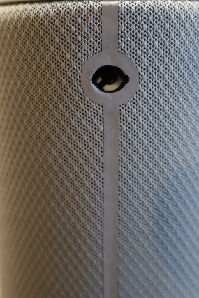 Libratone Zipp 2 Bluetooth-Lautsprecher Loch für den Gurt