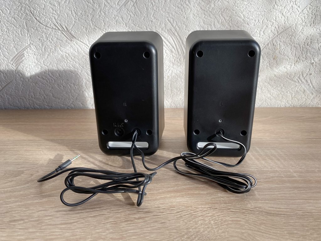 Logitech Z150 PC-Lautsprecher Rückseite