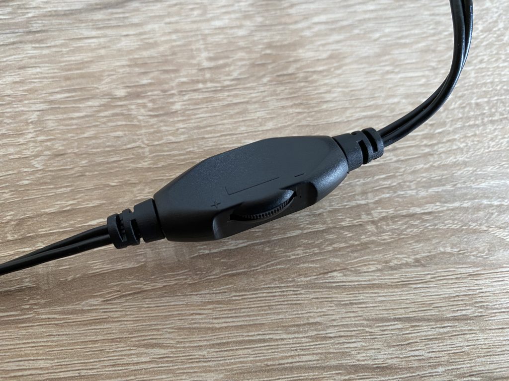AmazonBasics V620 PC-Lautsprecher Detail Lautstärkeregelung