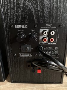 Edifier R980T PC-Lautsprecher Detail Anschlüsse und Regler