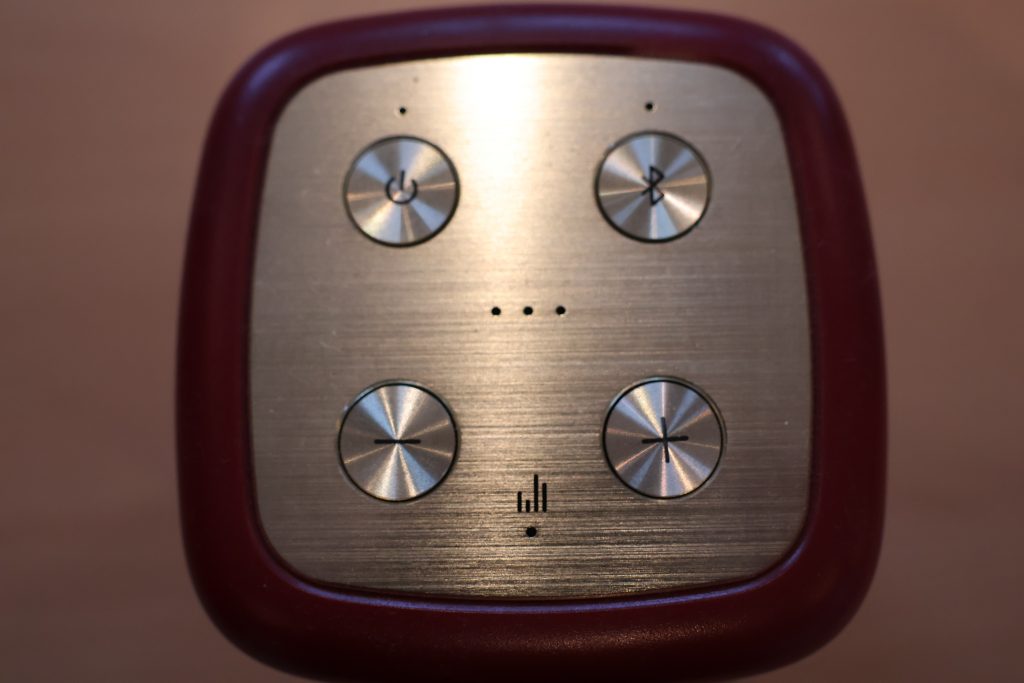 Roberts Beacon 335 Bluetooth-Lautsprecher Knöpfe