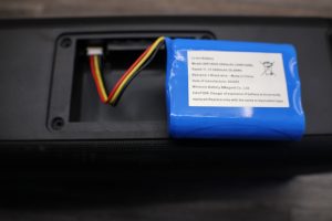 Dockin D Fine Evo Bluetooth-Lautsprecher Akkuentnahme