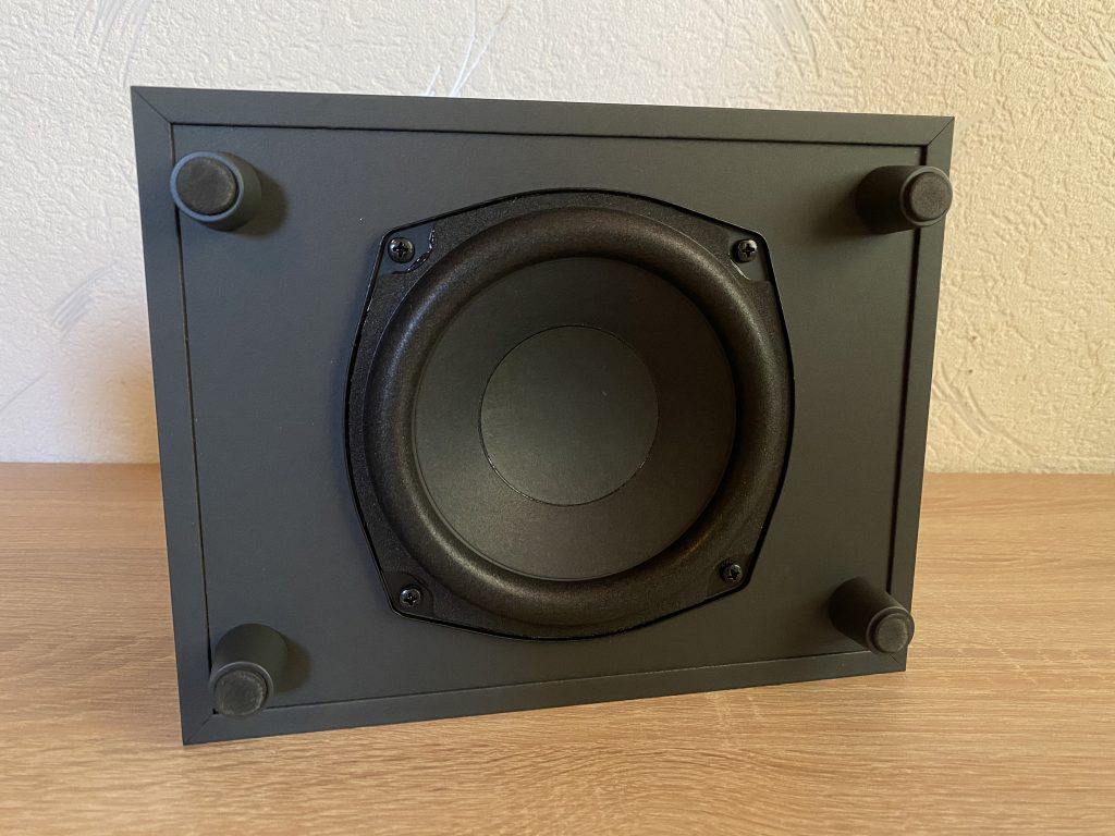 Logitech Z407 PC-Lautsprecher Detail Subwoofer unten