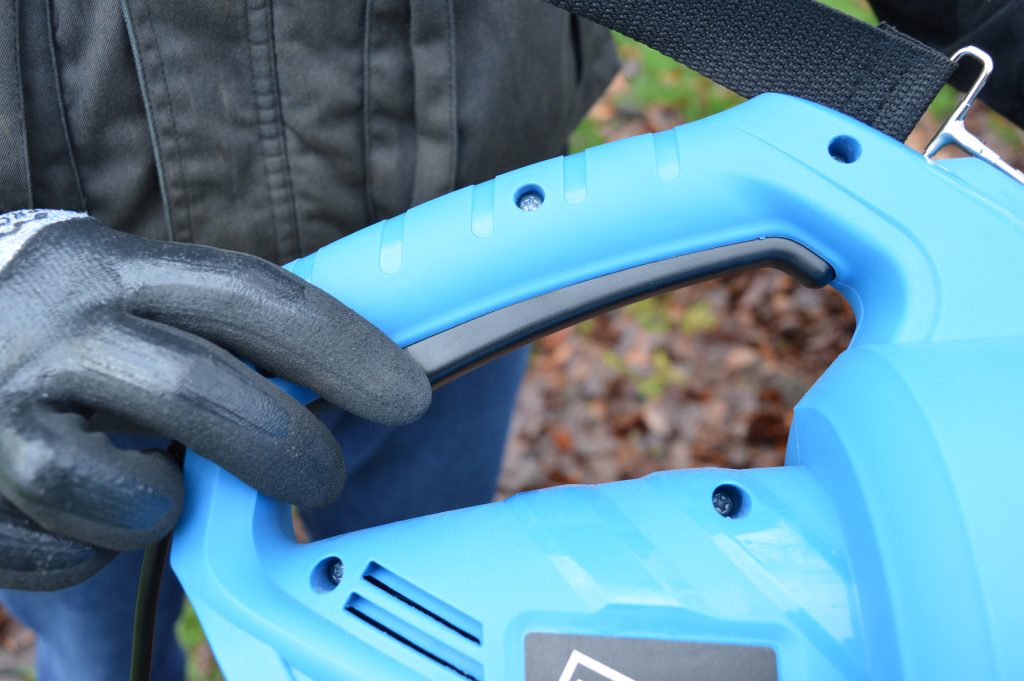 Güde GLS 3000 Vario Laubsauger in Betrieb Nahaufnahme Hebel