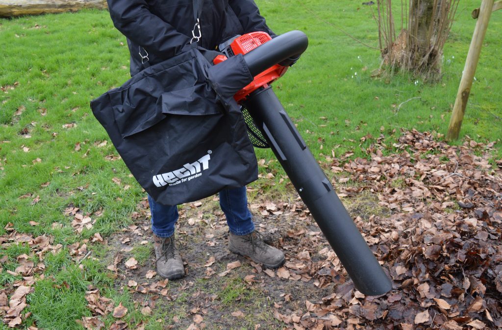 HECHT 9280 Laubsauger in Betrieb